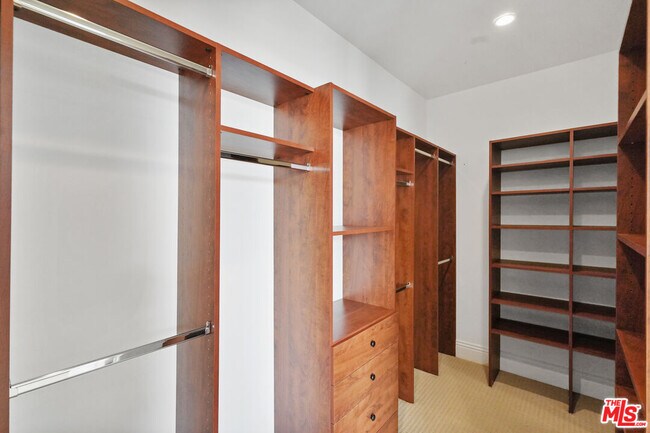 Building Photo - 420 S Hamel Rd