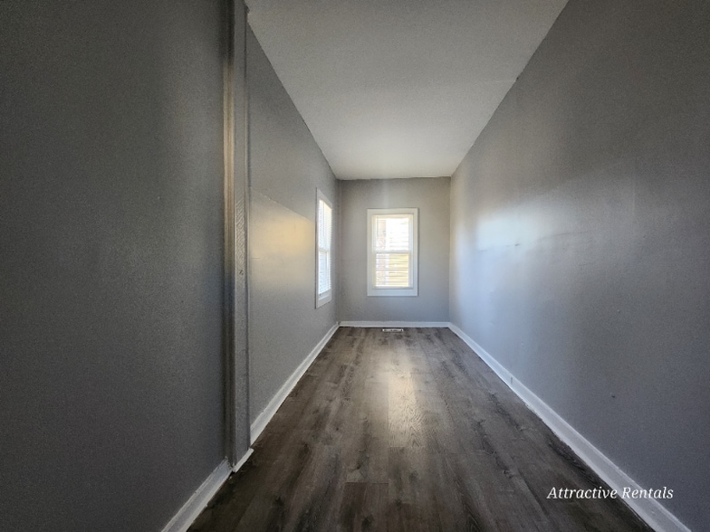 Building Photo - 7321 S Kenwood Ave