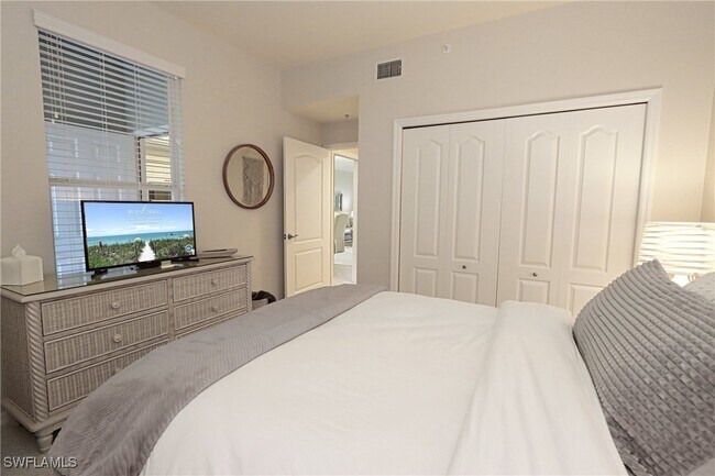 Building Photo - 26160 Clarkston Dr