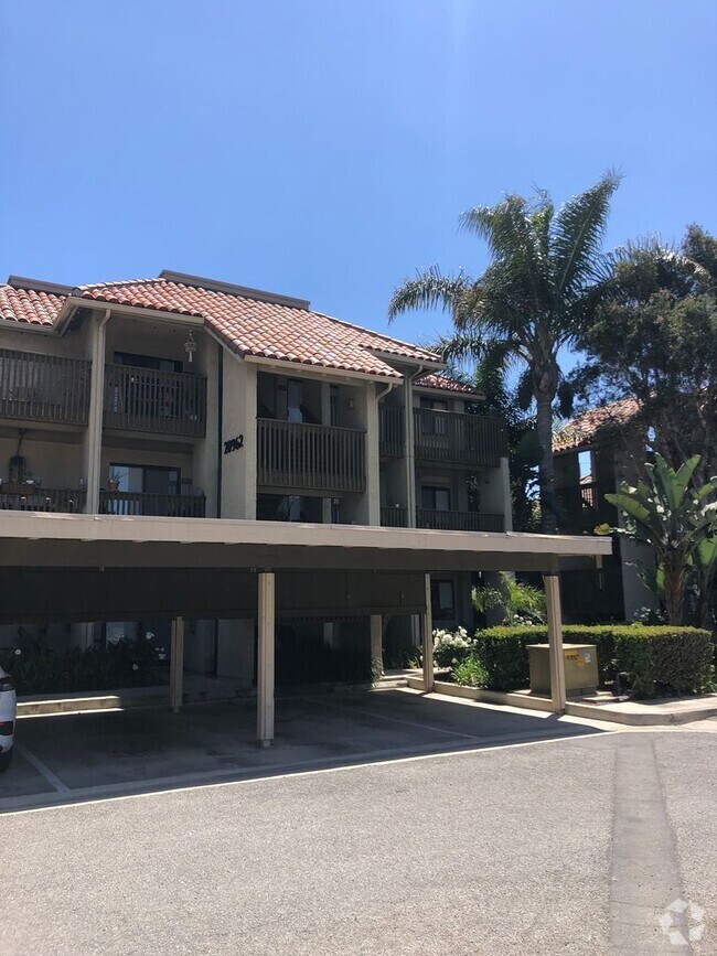 Building Photo - Remodeled 2 bedroom 1 bathroom with large ...