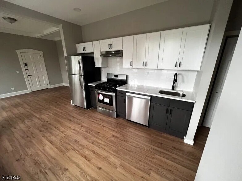 Building Photo - 339 Valley Brook Ave