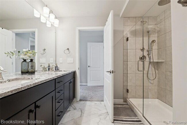 Building Photo - 765 Hummingbird Dr