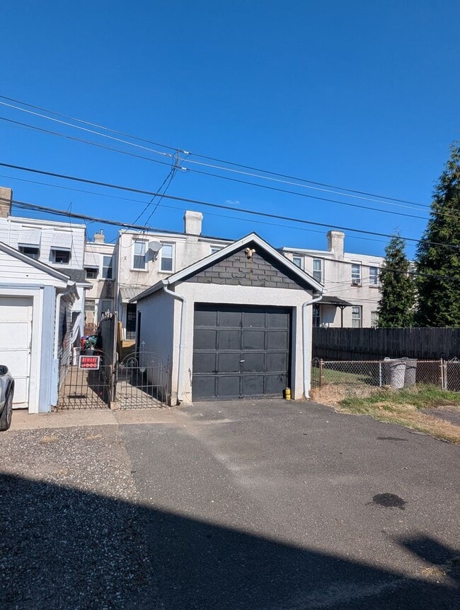 Building Photo - Charming updated 3 bedroom 1 bath Home in ...