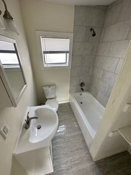 Building Photo - 1800 E 18th Ave