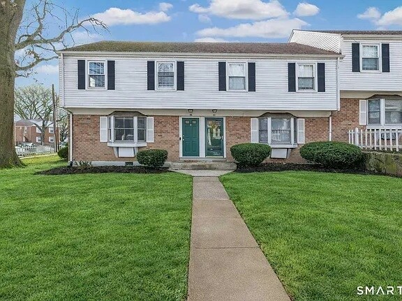 Building Photo - 240 Sunnyridge Ave