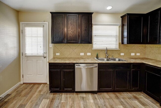 Building Photo - 319 Wildcat Dr