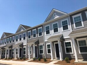 Building Photo - BEAUTIFUL 2 BD Townhome in MIDLAND AVAILABLE DECEMBER 2025