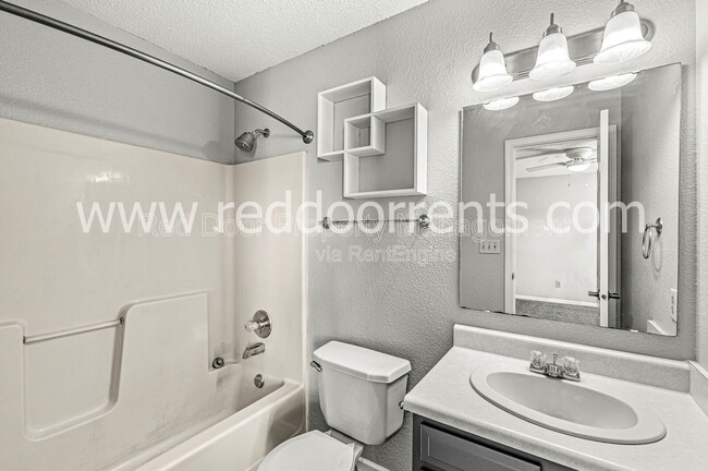 Building Photo - 6421 Longhorn Ct