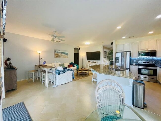 Building Photo - 6911 Sea Daisy Dr