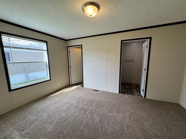 Building Photo - 46 Armstrong Ave