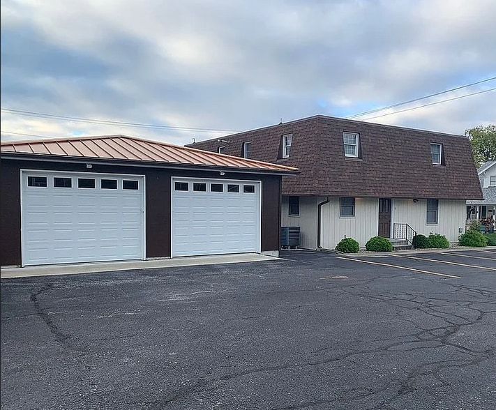 Building Photo - 617 4th St