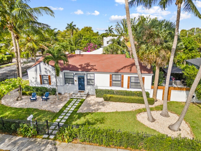 Building Photo - 3201 Poinsettia Ave