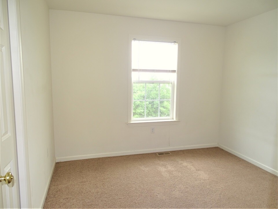 Building Photo - 641 Hamaker Rd