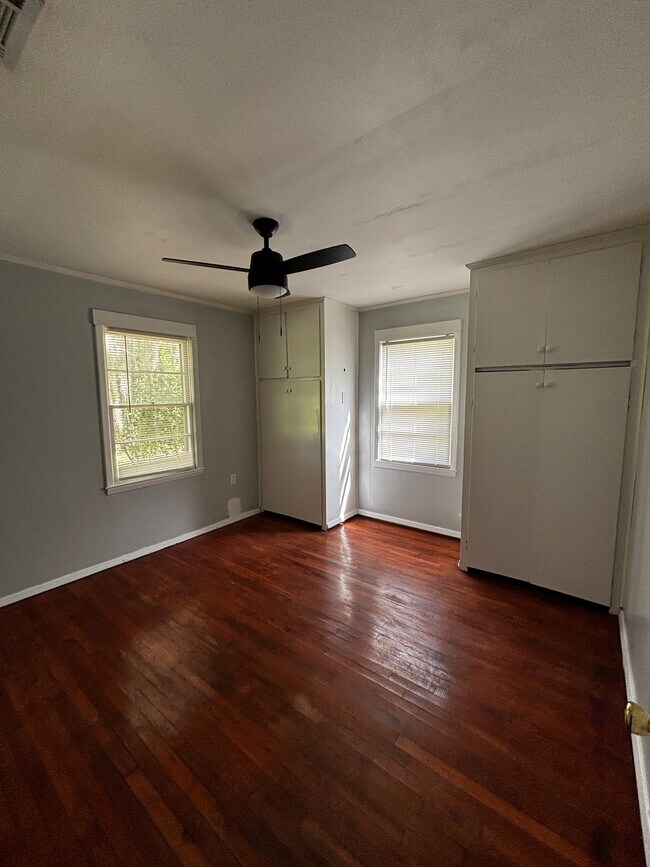 Building Photo - 773 Shuman St.