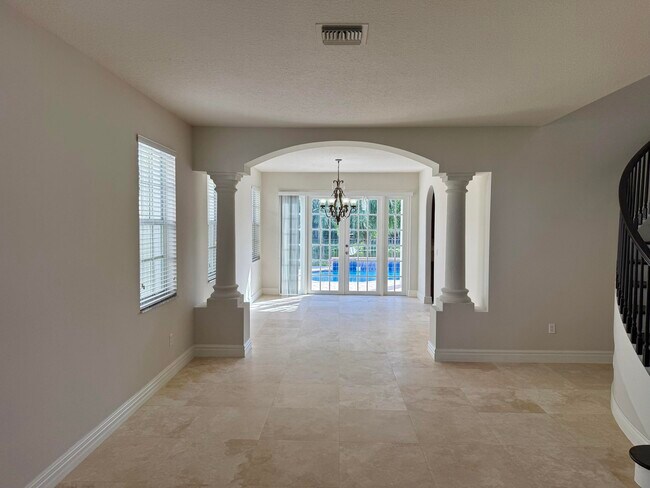 Building Photo - 6509 Stonehurst Cir
