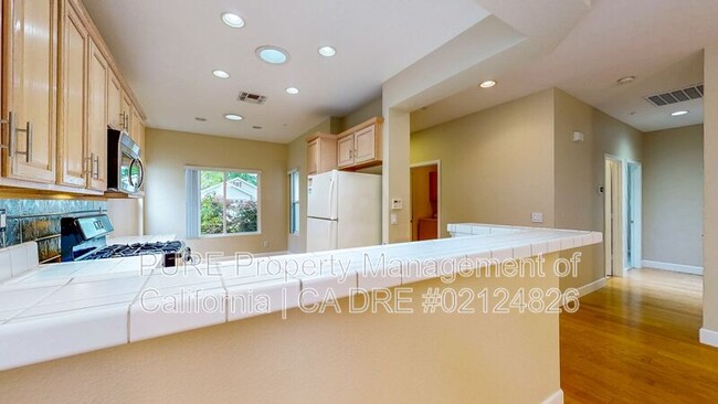Building Photo - 121 Porterfield Creek Dr