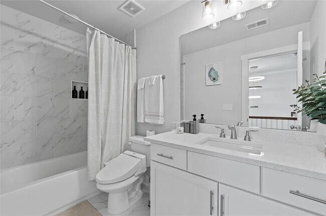 Building Photo - 813 Coleman St SW