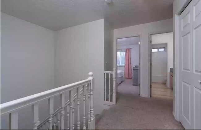 Building Photo - 2 bed 1.5 bath unit in the Meadows-$100 of...
