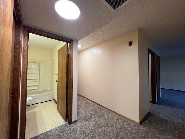 Building Photo - 3988 Fairway Hills Dr