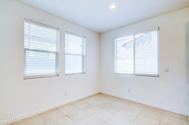 Building Photo - 9902 E Tamery Ave