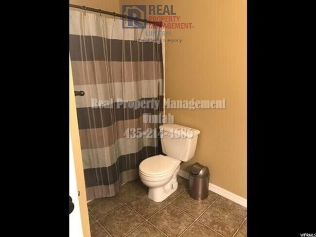 Building Photo - 3 Bed 2 Bath Duplex