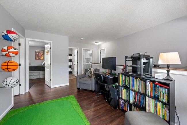 Building Photo - 9282 Weigela Ct