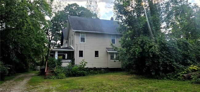 Building Photo - 382 W Cedar St