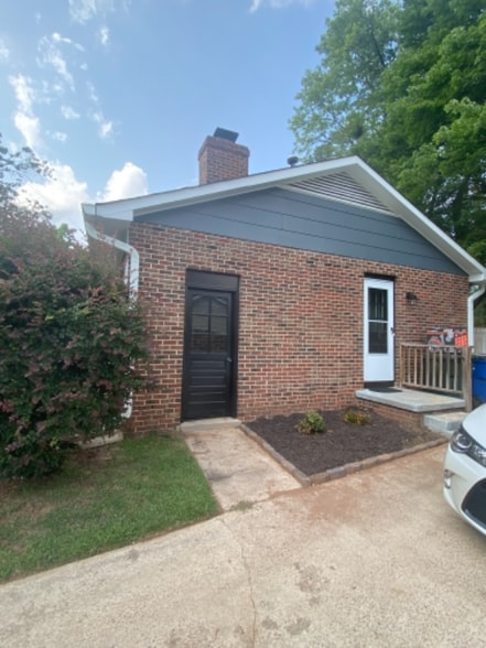 Building Photo - 5912 Wintergreen Dr