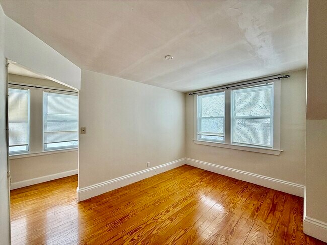 Building Photo - 107 Lincoln Ave