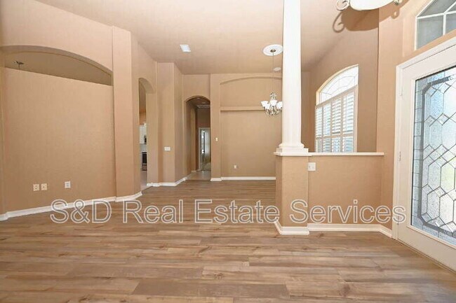 Building Photo - 2618 High Ridge Dr
