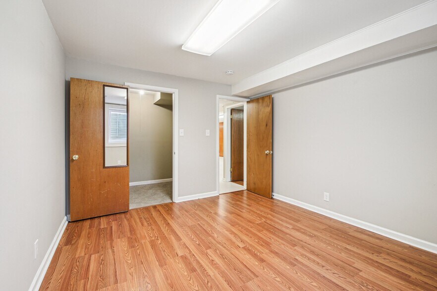 Building Photo - 994 E Costilla Ave