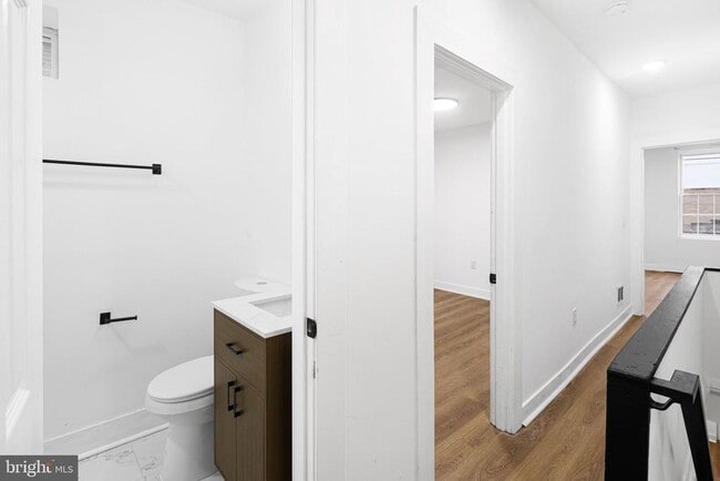 Building Photo - 1320 S 26th St