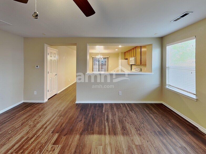 Building Photo - 810 Sunrise Dr