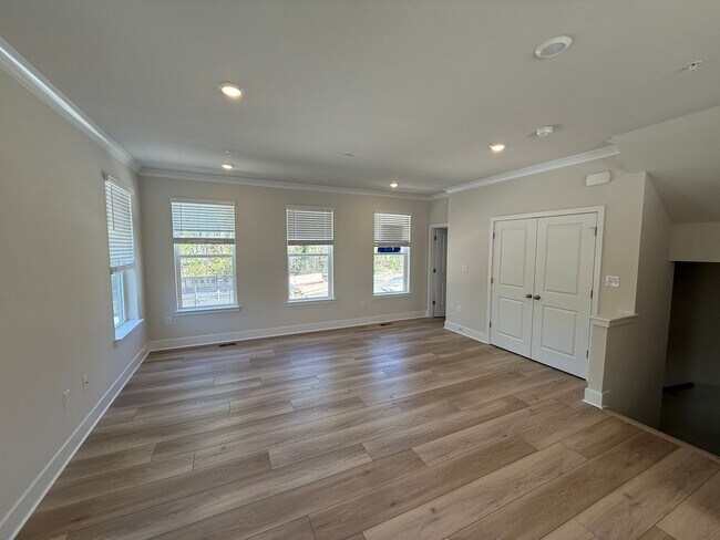 Building Photo - Luxury End-Unit Townhome with Golf Course Views at Tides at River Marsh- 3D TOUR