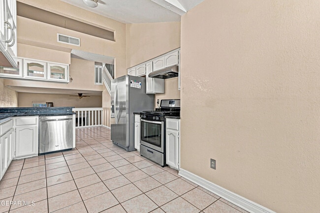 Building Photo - 4645 Loma De Plata Dr