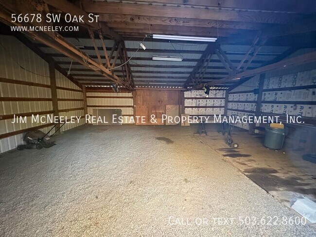 Building Photo - 56678 SW Oak St