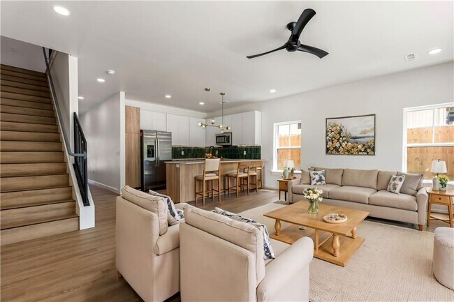 Building Photo - 949 SE 10th St