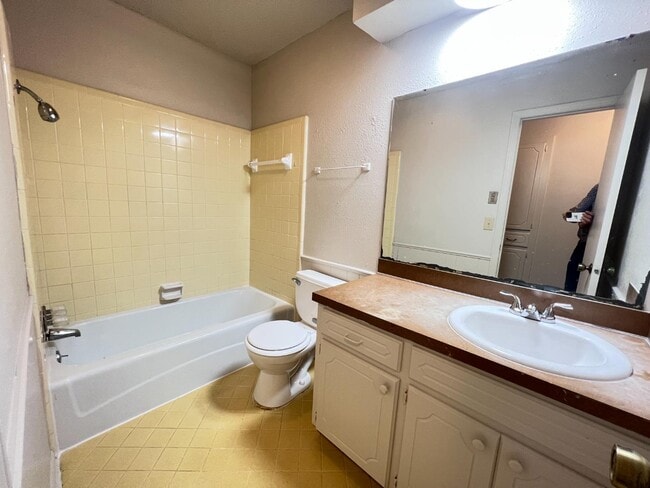 Building Photo - 121 Crawford Ct