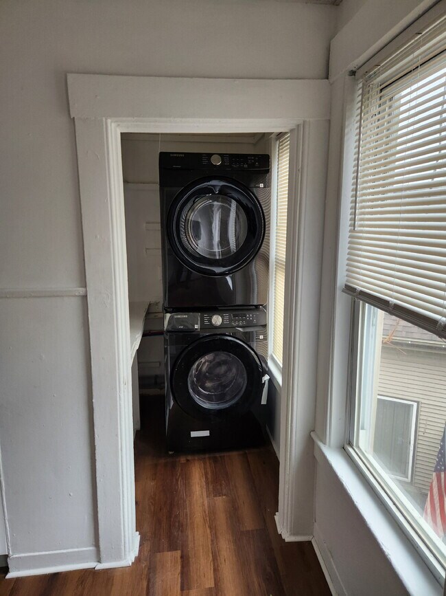 Building Photo - Spacious 4-Bedroom Apartment in Nashua, NH - Don't Miss Out!