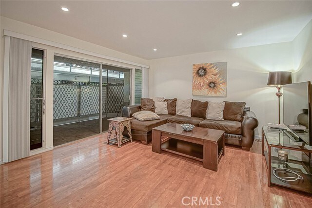 Building Photo - 4950 Louise Ave