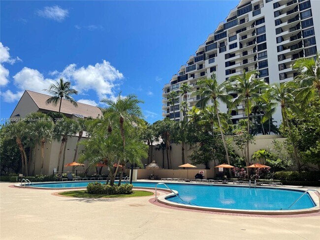 Building Photo - 540 Brickell Key Dr