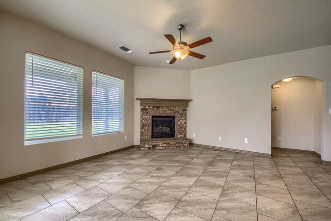 Building Photo - ****Go Big, Then Come Home to Comfort and Style!****
