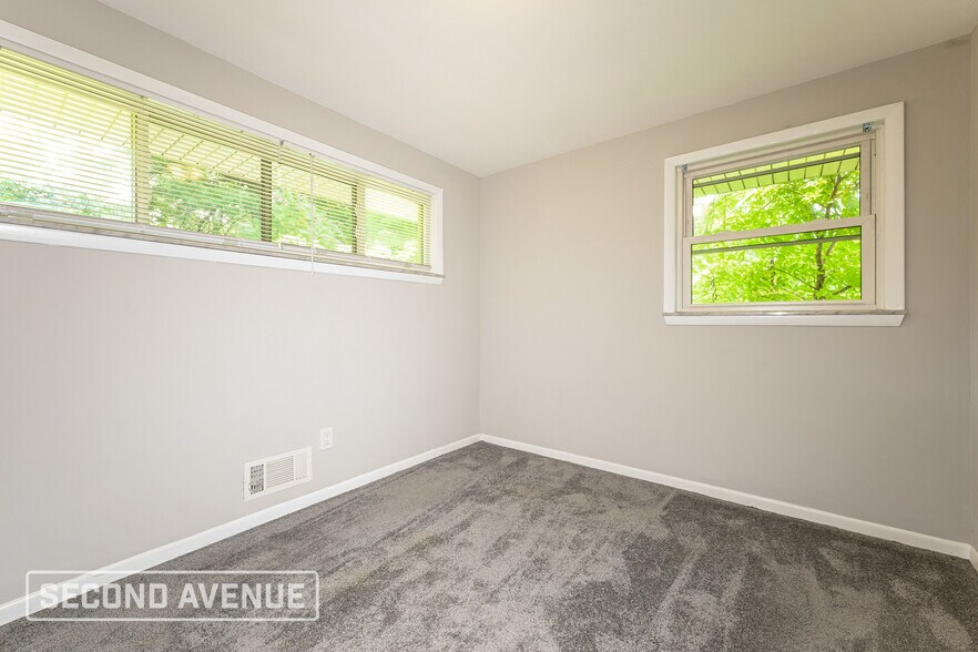 Building Photo - 304 Garden City Dr