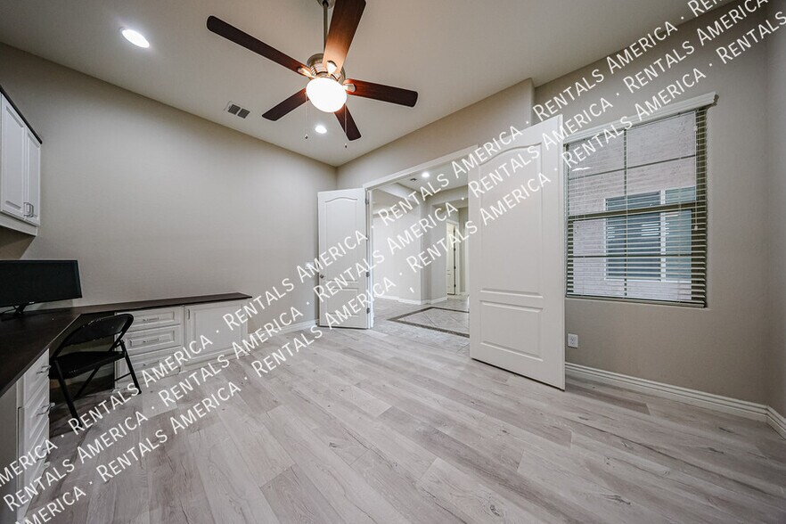 Building Photo - 3375 E Balsam Dr