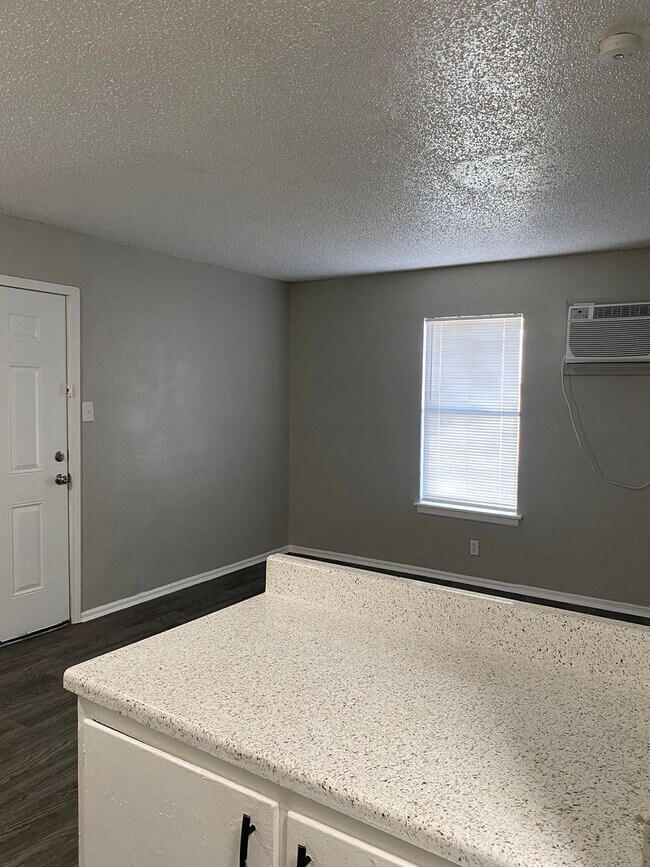 Building Photo - SOUTH PARK APARTMENTS