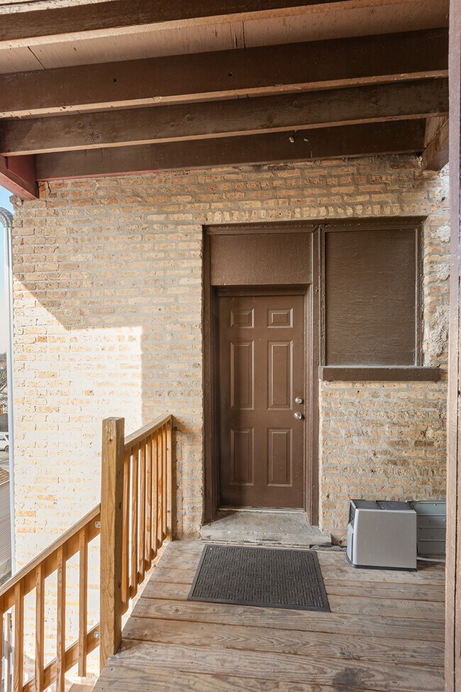 Building Photo - 3639 W Dickens Ave