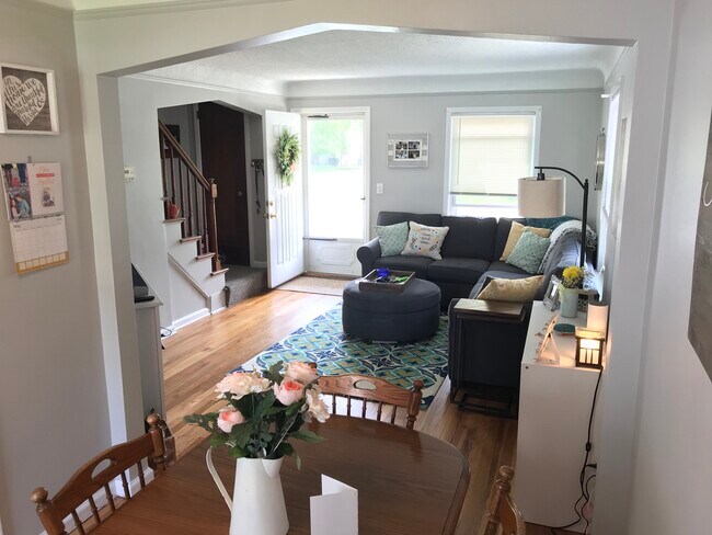 Building Photo - 1423 E 4th St