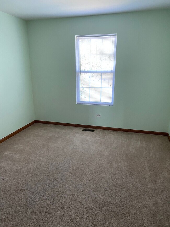 Building Photo - 4925 Montauk Dr