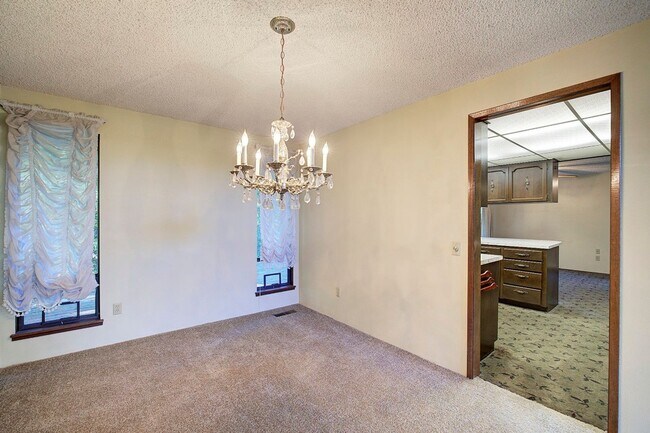 Building Photo - 3Bd/2.75Ba Maple Valley House