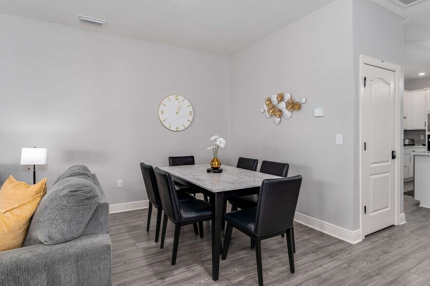 Building Photo - 7825 Somersworth Dr